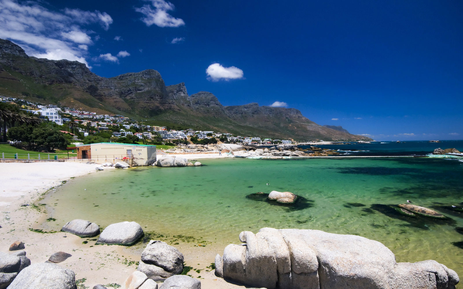 Camps Bay / Western Cape / South Africa // World Beach Guide