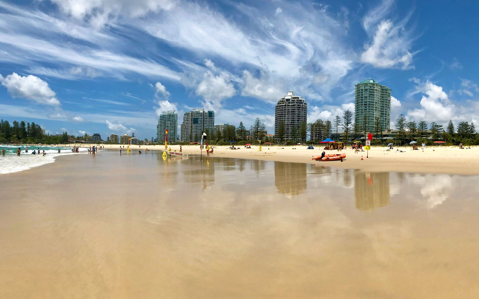 Coolangatta Beach / Gold Coast / Queensland // World Beach Guide Coolangatta Beach / Gold Coast / Queensland // World Beach Guide