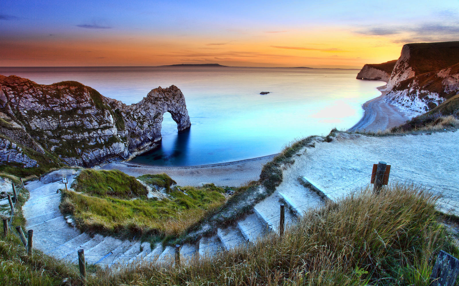 Durdle Door Beach / Dorset / UK // World Beach Guide