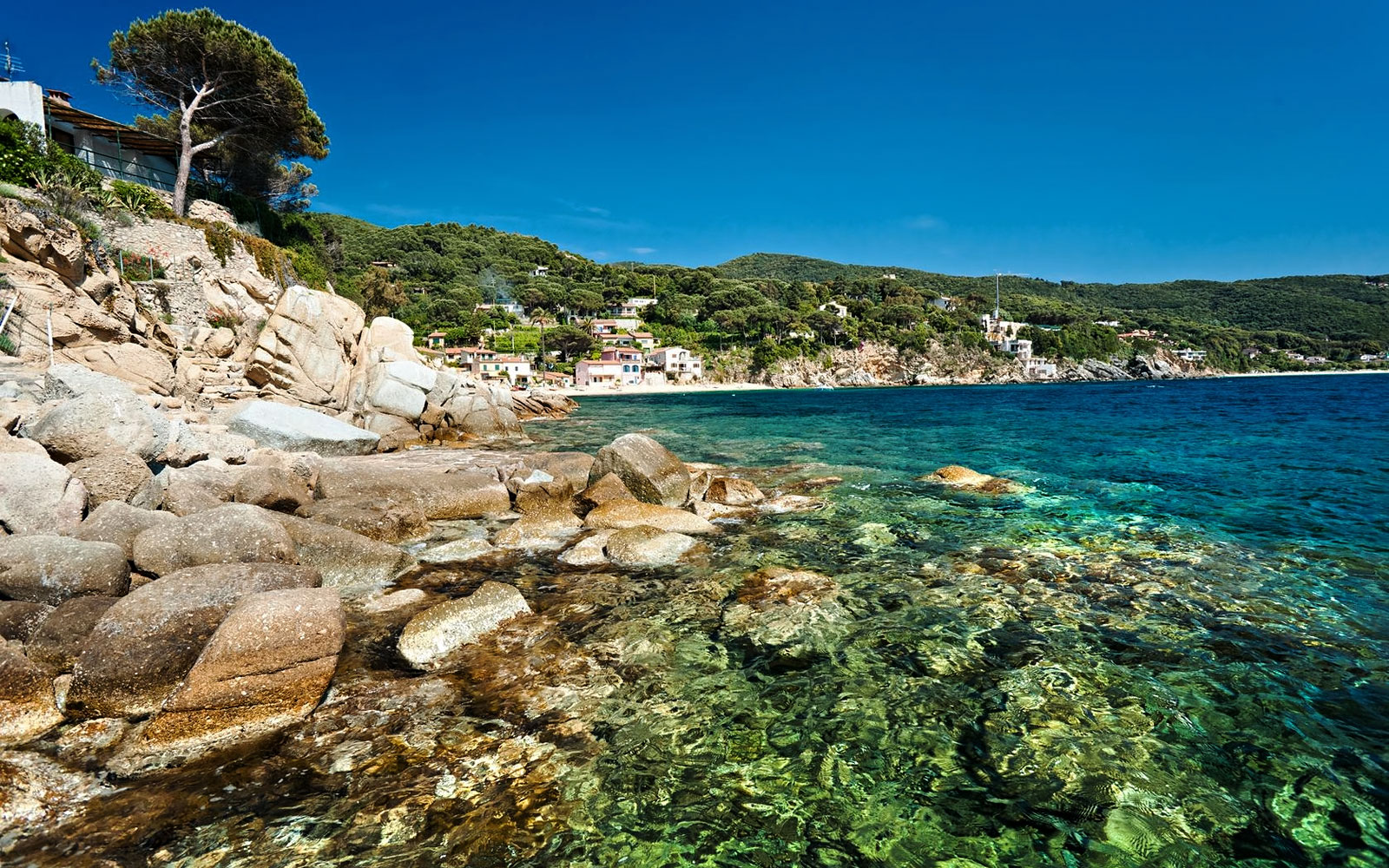 Forno Beach / Elba / Tuscany // World Beach Guide