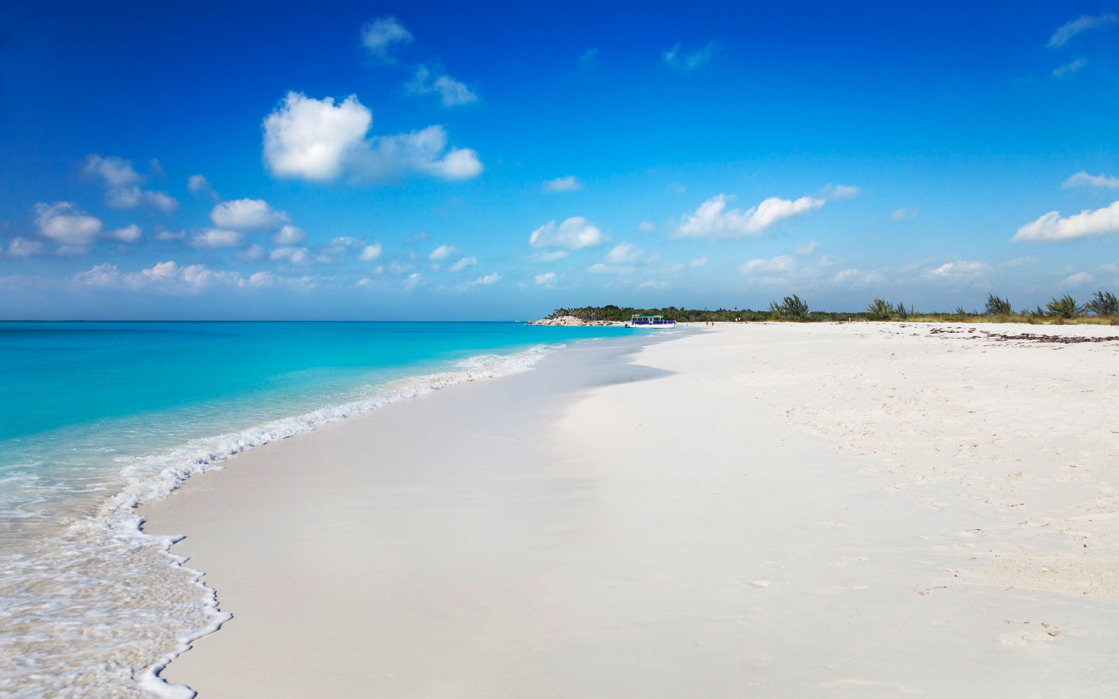 Half Moon Bay / Providenciales / Turks and Caicos // World Beach Guide