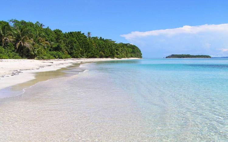 Cayos Zapatillas Beach - Panama