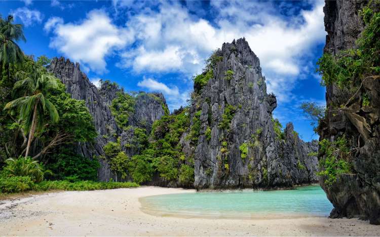 The Flat Rock Beach shoreline and reef - Picture of Flat Rocks