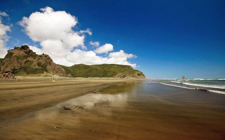 Karekare Beach - New Zealand