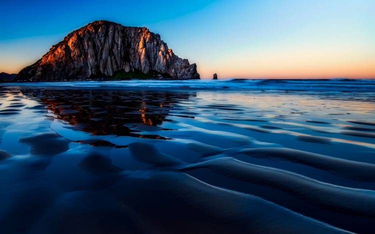 Morro Rock Beach