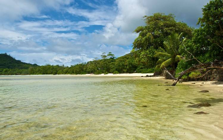 Port Launay Beach / Mahe / Seychelles // World Beach Guide