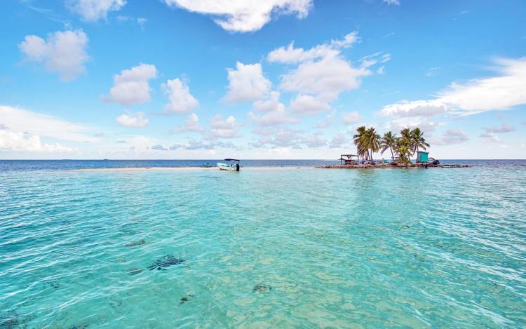 Silk Caye Beach - Belize