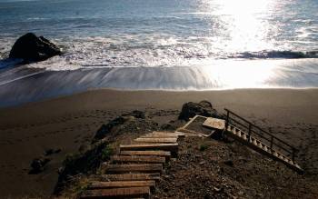 Black Sands Beach - USA