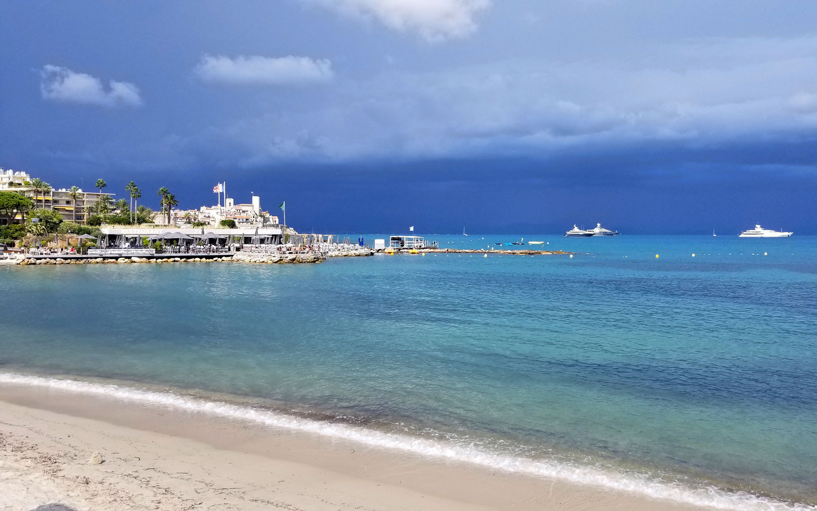 Plage de Ponteil / Cote d'Azur / France // World Beach Guide
