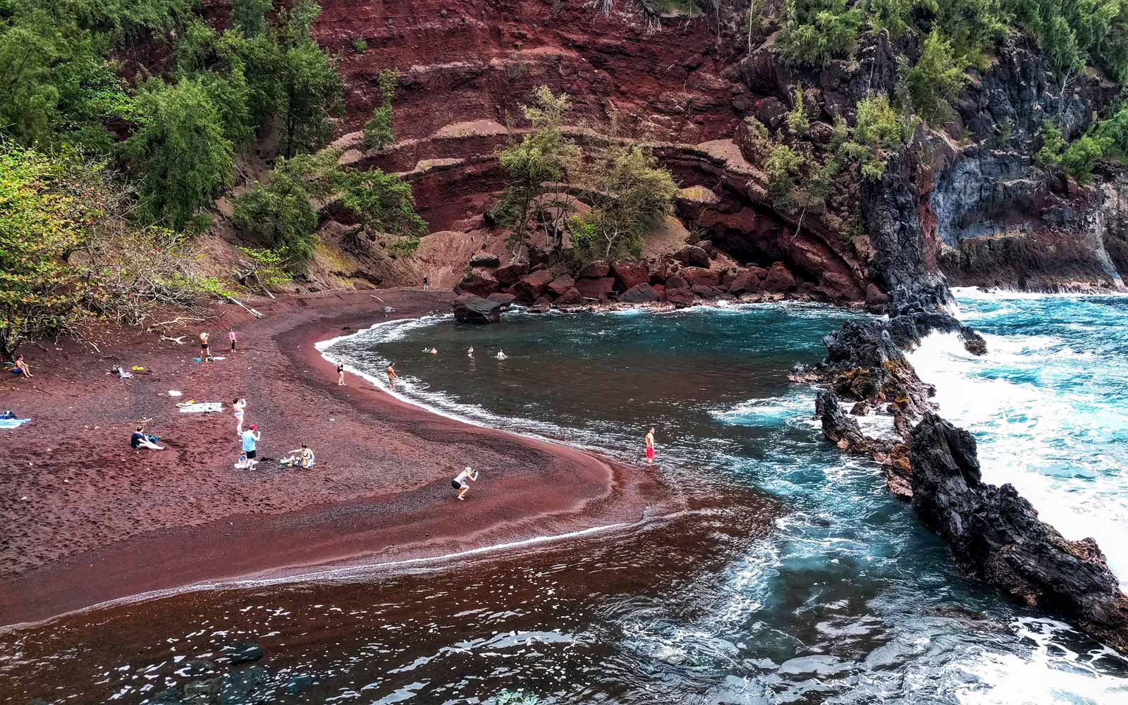 matchmaker hobby Tilslutte Red Sand Beach / Maui / Hawaii // World Beach Guide