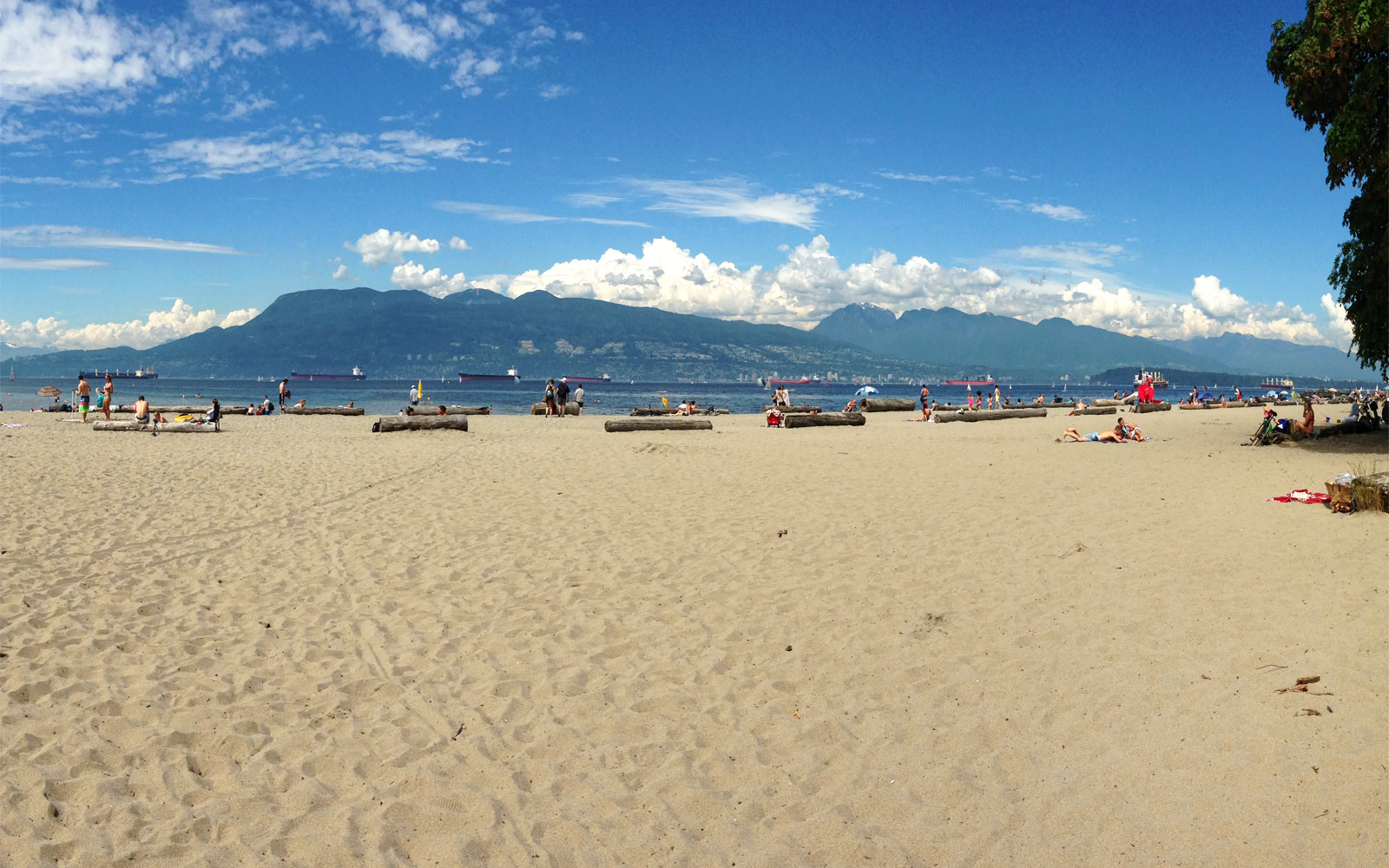 Spanish Banks Beach / British Columbia / Canada - World Beach Guide